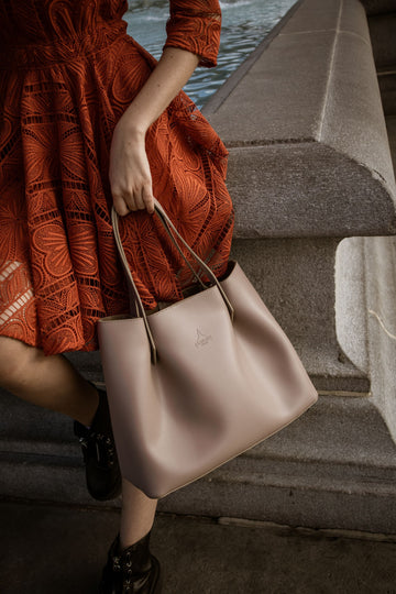 Viviene Tote Alinari Firenze